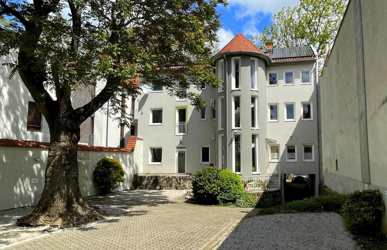 Benevia Apartments Pecs Luaran gambar
